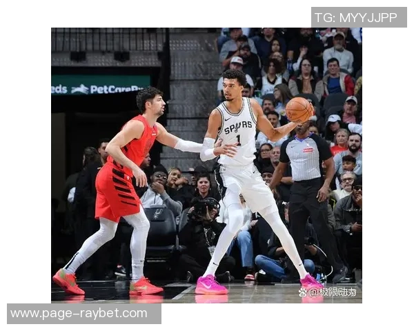 快船与马刺激战12月23日NBA赛场精彩对决值得期待